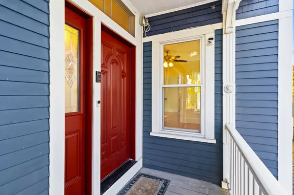 35 Seventh St, Lowell, MA 01850