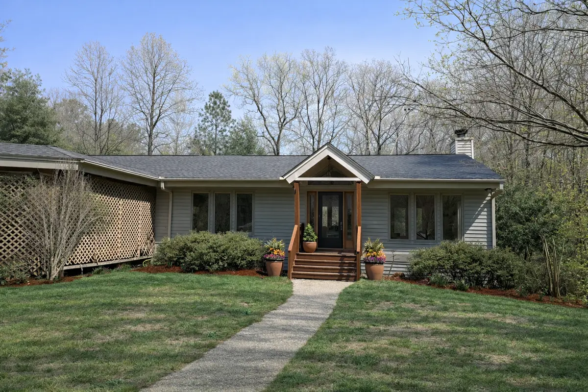 323 Burnt Mill Ln E, Mattaponi, VA 23110-2060