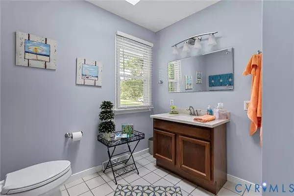 71 Egret Point DR, Locust Hill, VA 23092