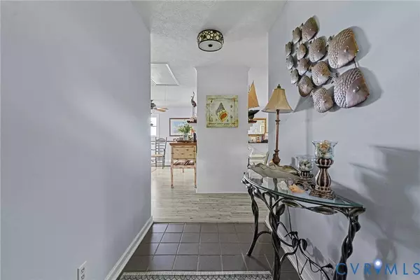 71 Egret Point DR, Locust Hill, VA 23092