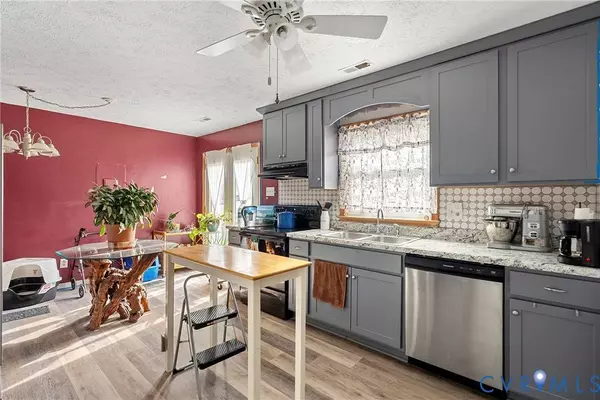 155 Oak Springs DR, Aylett, VA 23009