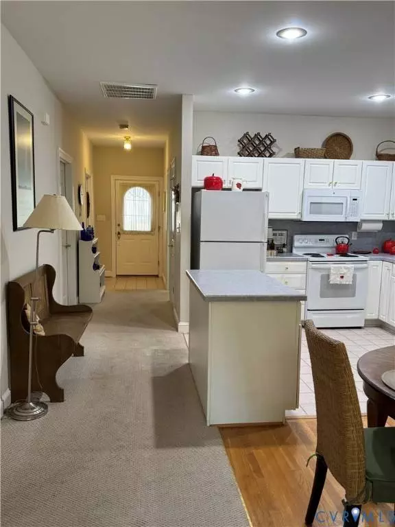 19 Bay CT, Kilmarnock, VA 22482