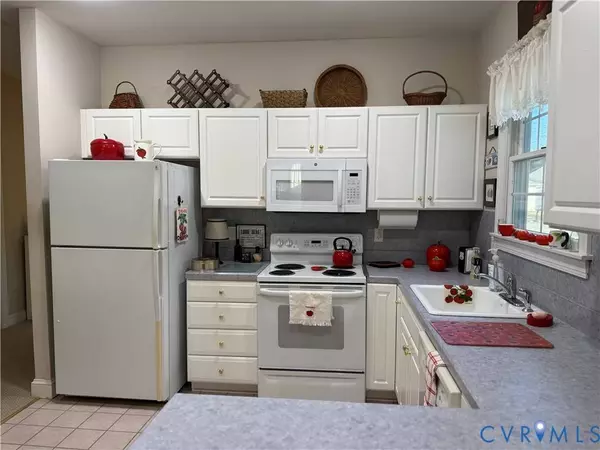 19 Bay CT, Kilmarnock, VA 22482