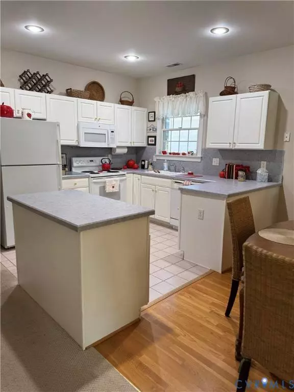 19 Bay CT, Kilmarnock, VA 22482