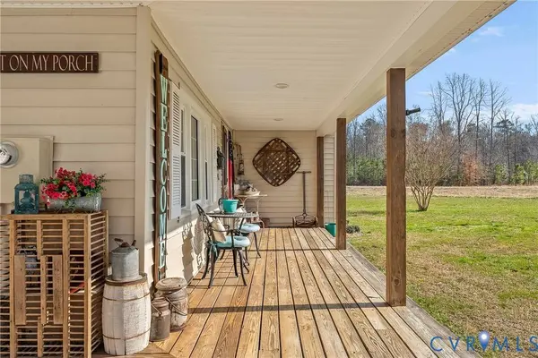 562 Bobcat LN, Little Plymouth, VA 23091
