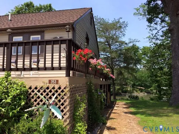 353 Farmers Dell LN, Deltaville, VA 23043