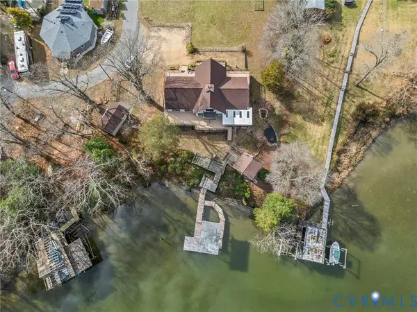 353 Farmers Dell LN, Deltaville, VA 23043