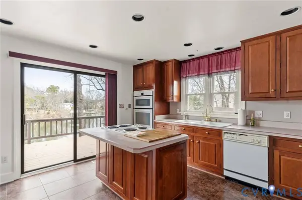 353 Farmers Dell LN, Deltaville, VA 23043