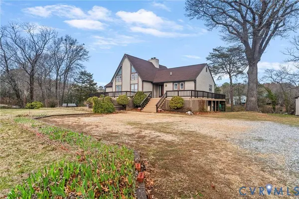 353 Farmers Dell LN, Deltaville, VA 23043