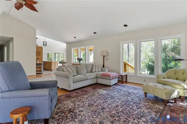 323 Burnt Mill LN, Mattaponi, VA 23110