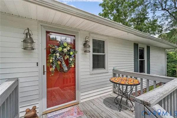 71 Egret Point DR, Locust Hill, VA 23092