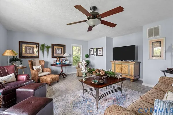 71 Egret Point DR, Locust Hill, VA 23092