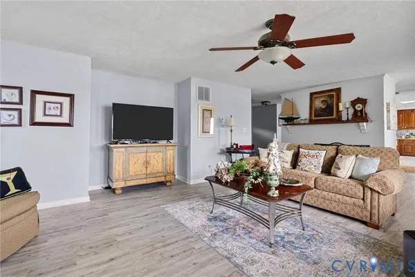 71 Egret Point DR, Locust Hill, VA 23092
