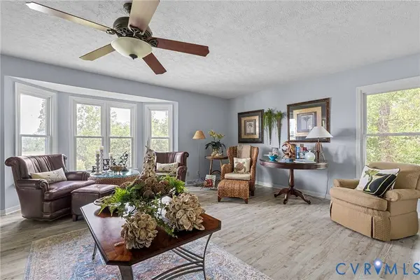 71 Egret Point DR, Locust Hill, VA 23092