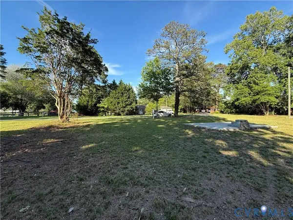 88 Seahawk RD, Urbanna, VA 23175