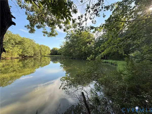 88 Seahawk RD, Urbanna, VA 23175