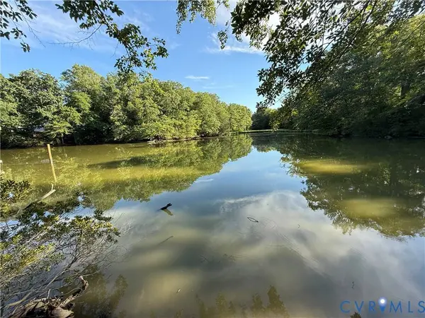 88 Seahawk RD, Urbanna, VA 23175