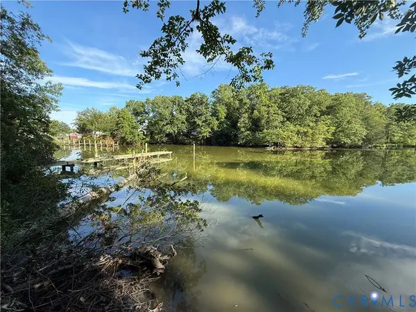 88 Seahawk RD, Urbanna, VA 23175