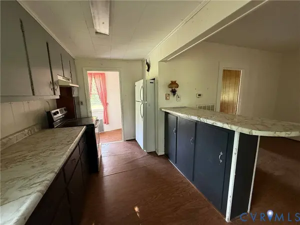 16927 General Puller HWY, Deltaville, VA 23043