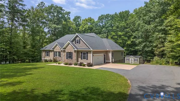 758 Mariners Woods DR, Hartfield, VA 23071