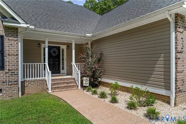 758 Mariners Woods DR, Hartfield, VA 23071