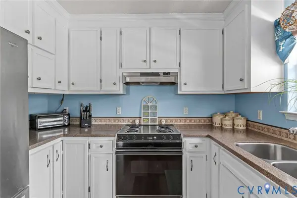 20 Lynns LN, Wake, VA 23176