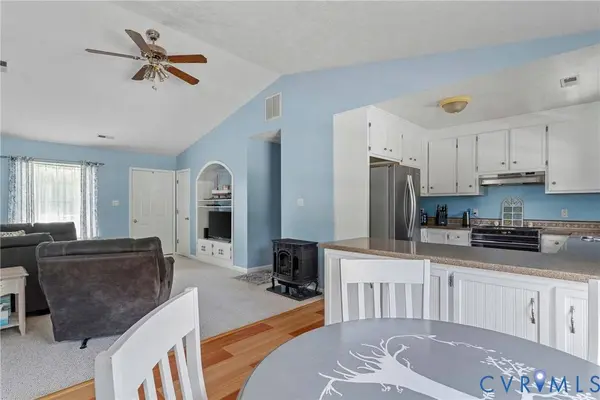 20 Lynns LN, Wake, VA 23176