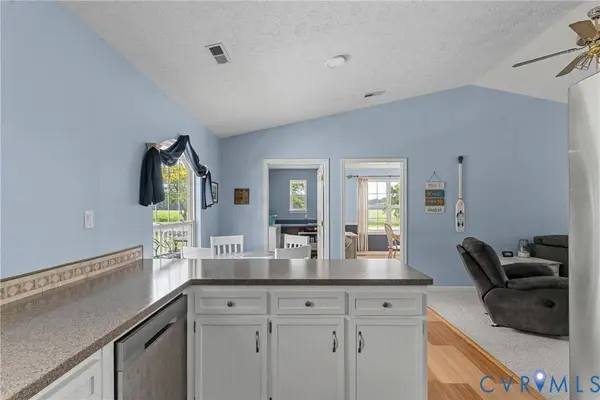 20 Lynns LN, Wake, VA 23176