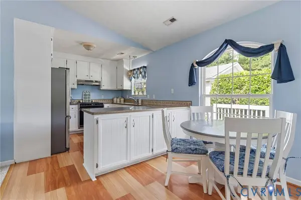 20 Lynns LN, Wake, VA 23176