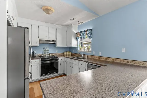 20 Lynns LN, Wake, VA 23176