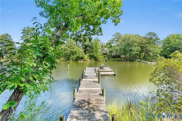 441 Knapp ST, Urbanna, VA 23175