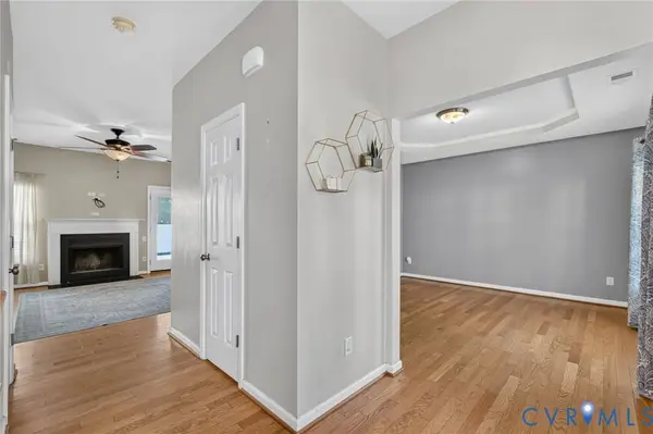 6852 Watch Harbour CIR, Hayes, VA 23072