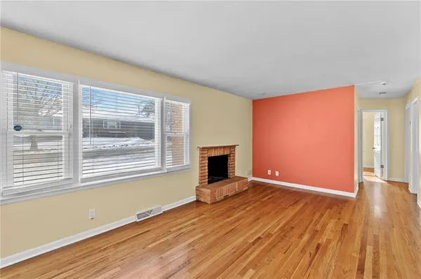 624 NE 39th TER, Kansas City, MO 64116