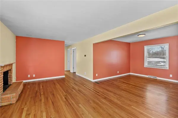 624 NE 39th TER, Kansas City, MO 64116