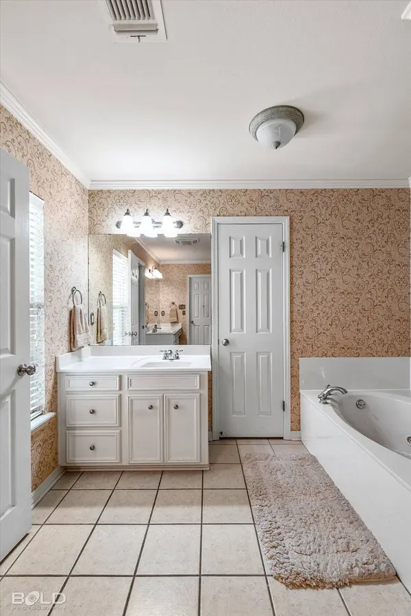 6004 Kateland Cir, Bossier City, LA 71111-6985