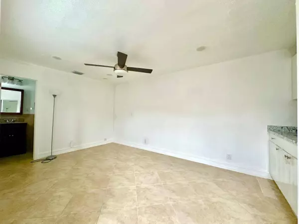 361 NE 55th ST 2, Oakland Park, FL 33334