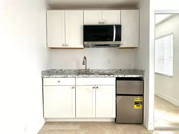 361 NE 55th ST 2, Oakland Park, FL 33334