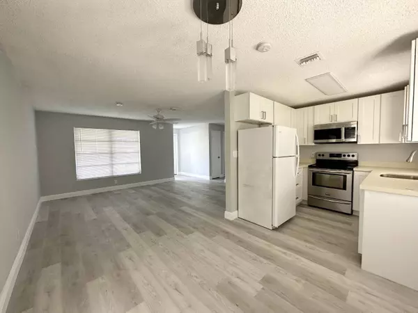 4371 NW 1st TER, Deerfield Beach, FL 33064