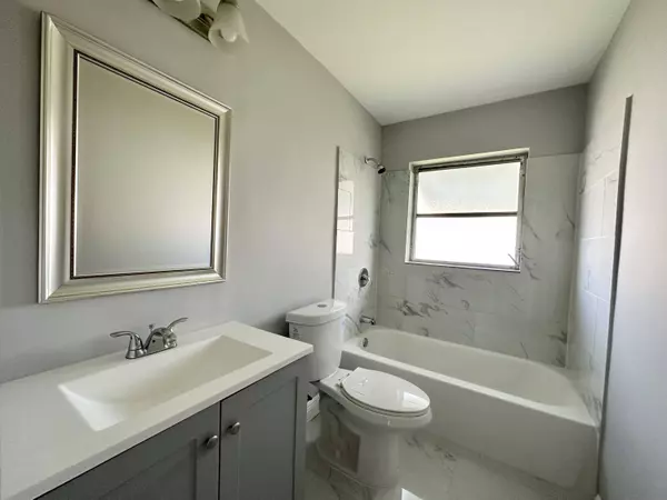 4371 NW 1st TER, Deerfield Beach, FL 33064