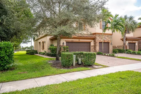 10283 Wellington Parc DR, Wellington, FL 33449