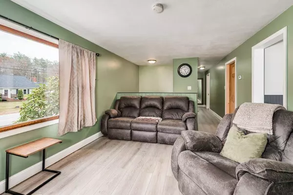 47 Salmon Falls RD, Rochester, NH 03868