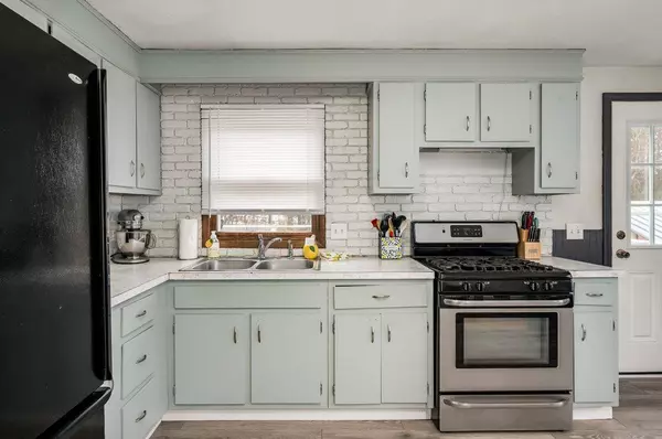 47 Salmon Falls RD, Rochester, NH 03868