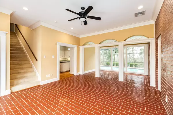 133 Dewberry DR, Lake Jackson, TX 77566