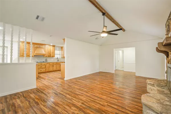 203 Old Angleton RD, Lake Jackson, TX 77566