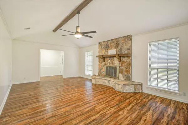 203 Old Angleton RD, Lake Jackson, TX 77566