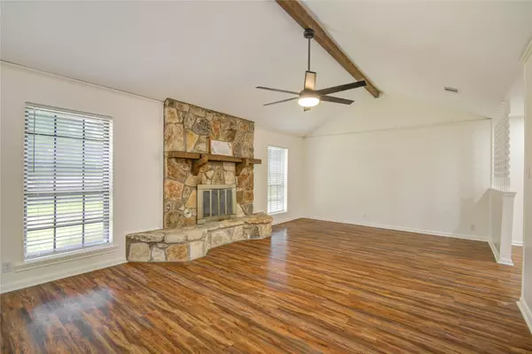 203 Old Angleton RD, Lake Jackson, TX 77566