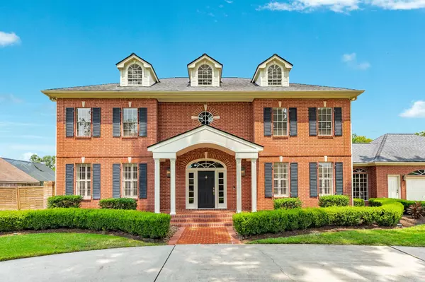 133 Dewberry DR, Lake Jackson, TX 77566