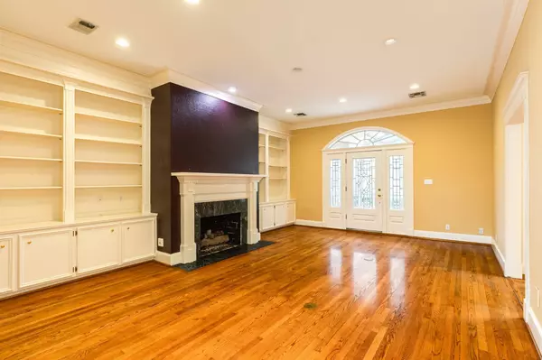 133 Dewberry DR, Lake Jackson, TX 77566