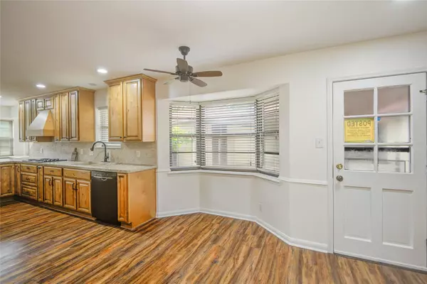 203 Old Angleton RD, Lake Jackson, TX 77566