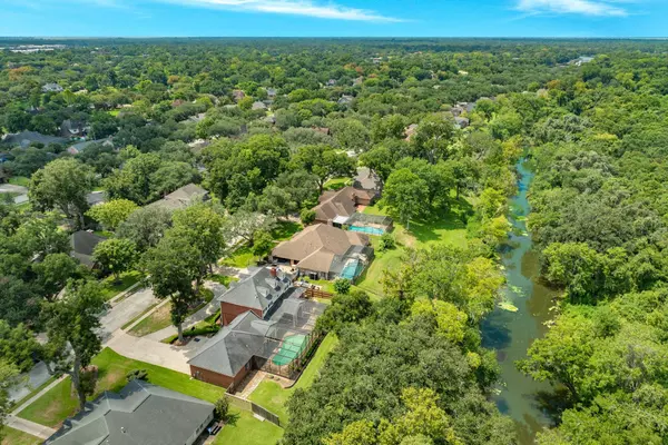 133 Dewberry DR, Lake Jackson, TX 77566